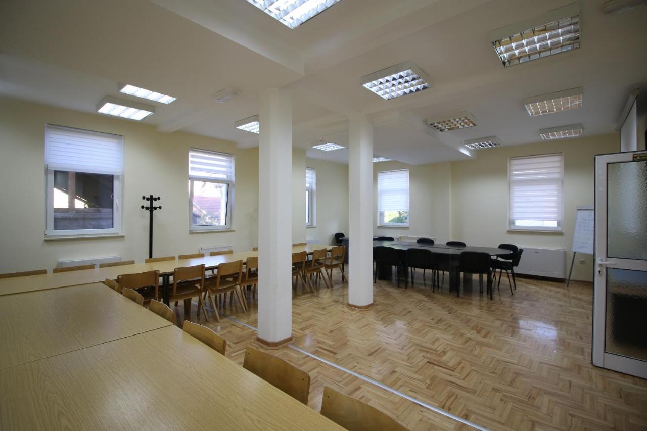 Hostel Teresianum Αλέξινατς Εξωτερικό φωτογραφία